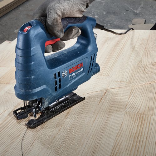 Serra tico-tico Bosch GST 680 500W 220V com 1 lâmina