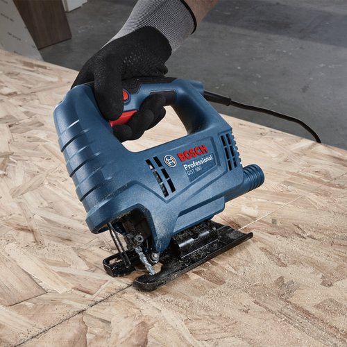 Serra tico-tico Bosch GST 680 500W 220V com 1 lâmina